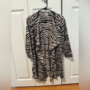 Ann Klein Black and Tan Sweater.  Great Condition.